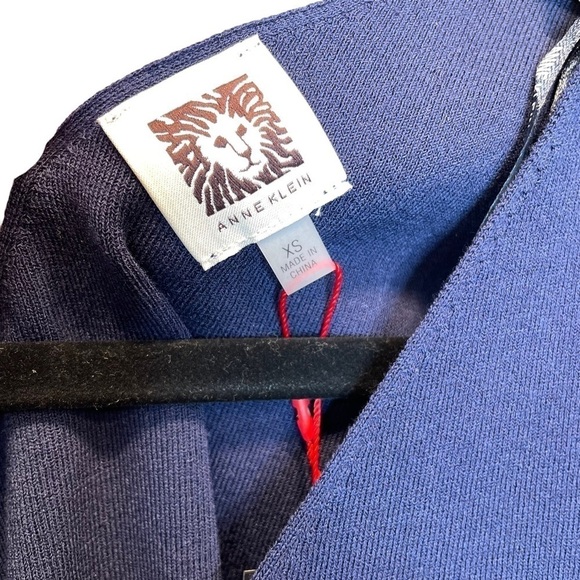 Anne Klein Suit Separates Double V-Neck Sleeveless Top in Navy Eclipse XS New - Picture 6 of 9